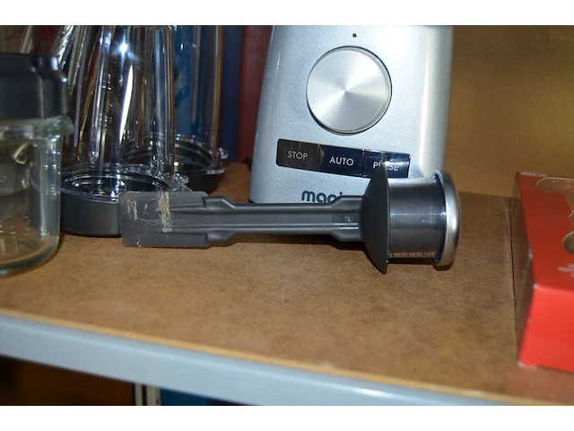 Blender magimix 11630 met toebehoren, digitale doseerlepel quigg es559d, messenset greenpan, 3 messen, 2 vorken, minichopper home creation, taartschotel, 7 borden - afbeelding 11 van  11