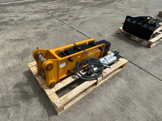 Blk - 2024 - 680 - hamer - afbeelding 1 van  11