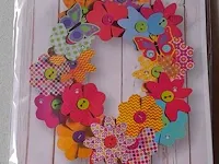 Bloemenkrans met hangers vlinders - afbeelding 1 van  5