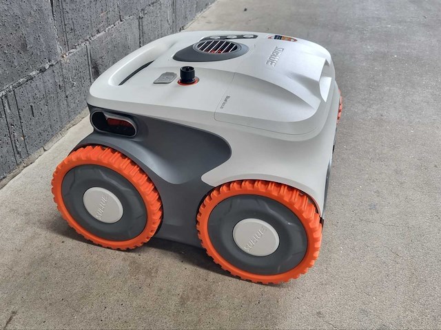 Bluenexus sublue zwembadrobot zonder kabel - afbeelding 1 van  5