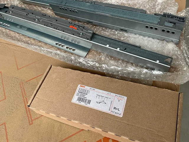 Blum groot lot schuifgeleiding en schuiven - afbeelding 3 van  11