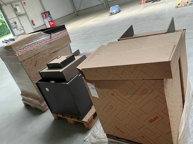 Blum groot lot schuifgeleiding en schuiven - afbeelding 10 van  11