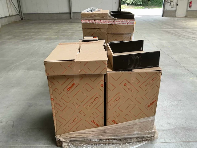 Blum groot lot schuifgeleiding en schuiven - afbeelding 11 van  11