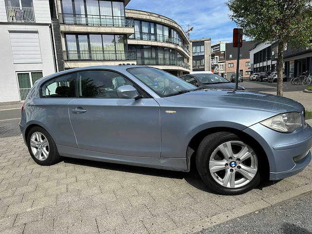 Bmw - 1 reeks (1-serie) - 118i - personenauto - afbeelding 23 van  33