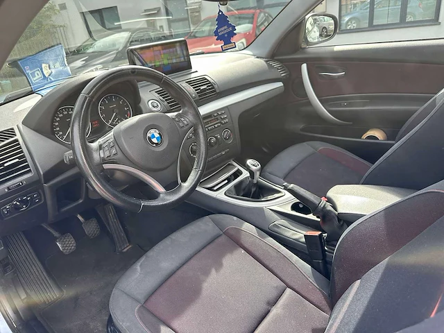 Bmw - 1 reeks (1-serie) - 118i - personenauto - afbeelding 7 van  33