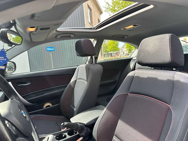 Bmw - 1 reeks (1-serie) - 118i - personenauto - afbeelding 13 van  33