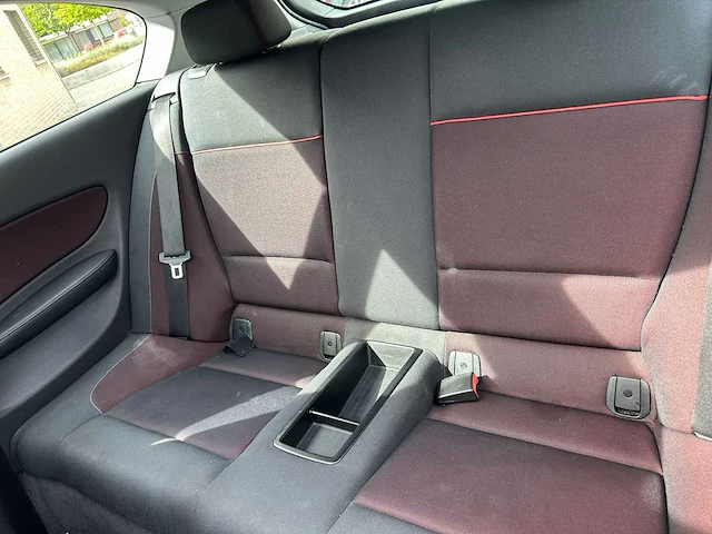 Bmw - 1 reeks (1-serie) - 118i - personenauto - afbeelding 19 van  33
