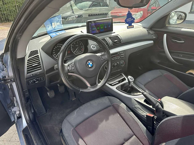 Bmw - 1 reeks (1-serie) - 118i - personenauto - afbeelding 20 van  33