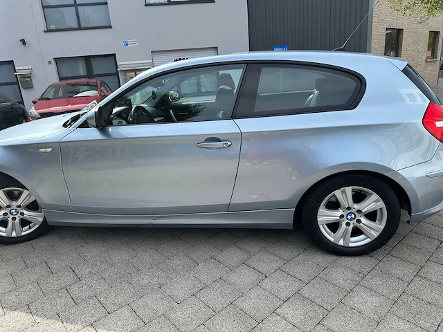 Bmw - 1 reeks (1-serie) - 118i - personenauto - afbeelding 32 van  33