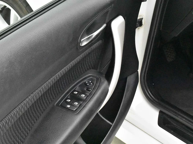 Bmw - 116i - car - 2015 - afbeelding 7 van  43