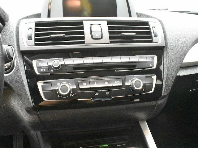 Bmw - 116i - car - 2015 - afbeelding 10 van  43