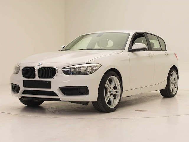 Bmw - 116i - car - 2015 - afbeelding 1 van  43