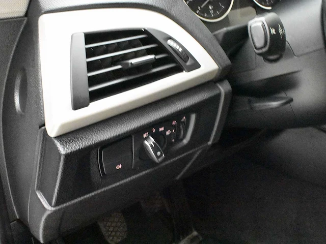 Bmw - 116i - car - 2015 - afbeelding 14 van  43