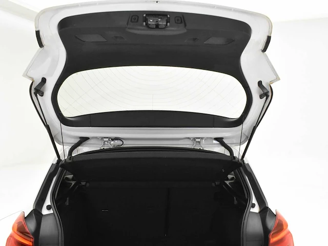 Bmw - 116i - car - 2015 - afbeelding 18 van  43