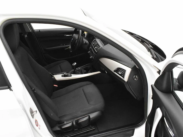 Bmw - 116i - car - 2015 - afbeelding 21 van  43