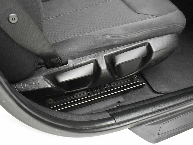 Bmw - 116i - car - 2015 - afbeelding 32 van  43