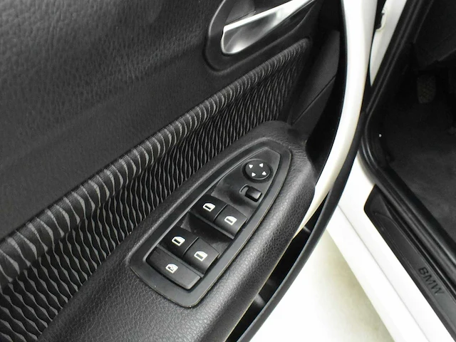 Bmw - 116i - car - 2015 - afbeelding 37 van  43
