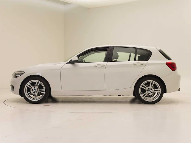 Bmw - 116i - car - 2015 - afbeelding 34 van  43