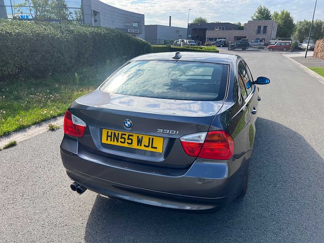 Bmw - 2005 - 330 i - personenauto - afbeelding 2 van  19