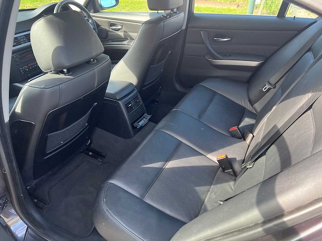 Bmw - 2005 - 330 i - personenauto - afbeelding 3 van  19