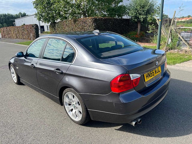 Bmw - 2005 - 330 i - personenauto - afbeelding 5 van  19