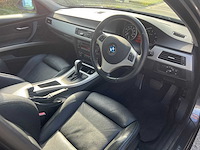 Bmw - 2005 - 330 i - personenauto - afbeelding 6 van  19