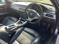 Bmw - 2005 - 330 i - personenauto - afbeelding 9 van  19