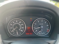 Bmw - 2005 - 330 i - personenauto - afbeelding 10 van  19