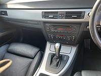Bmw - 2005 - 330 i - personenauto - afbeelding 11 van  19