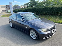 Bmw - 2005 - 330 i - personenauto - afbeelding 1 van  19