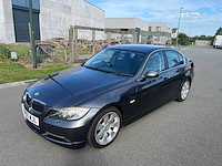Bmw - 2005 - 330 i - personenauto - afbeelding 13 van  19