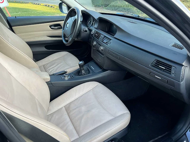 Bmw - 2011 - 316 d - personenauto - afbeelding 10 van  28