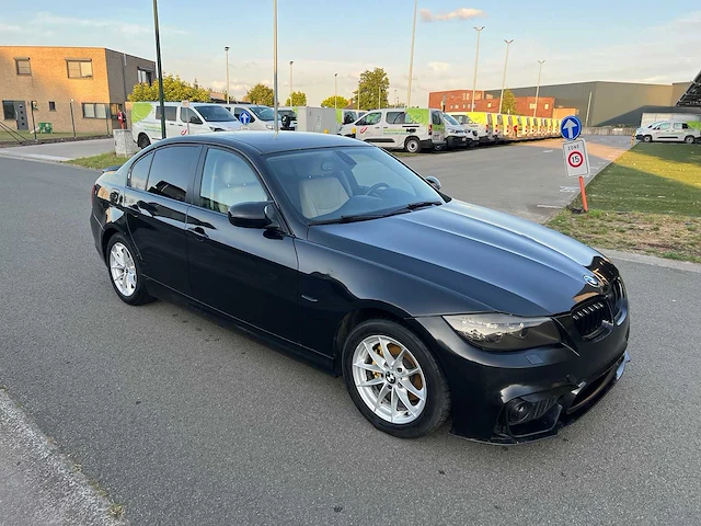 Bmw - 2011 - 316 d - personenauto - afbeelding 1 van  28