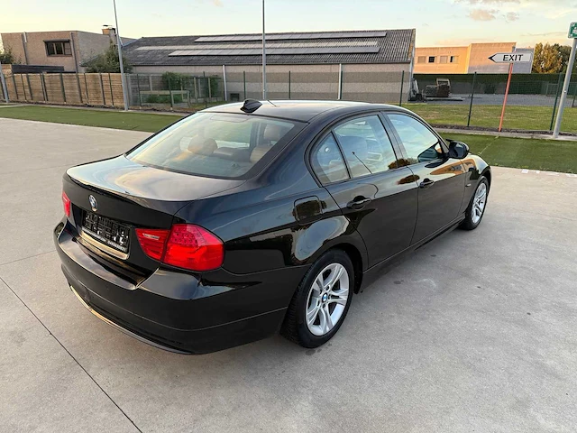 Bmw - 2011 - 318 - personenauto - afbeelding 3 van  31