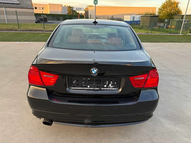 Bmw - 2011 - 318 - personenauto - afbeelding 6 van  31