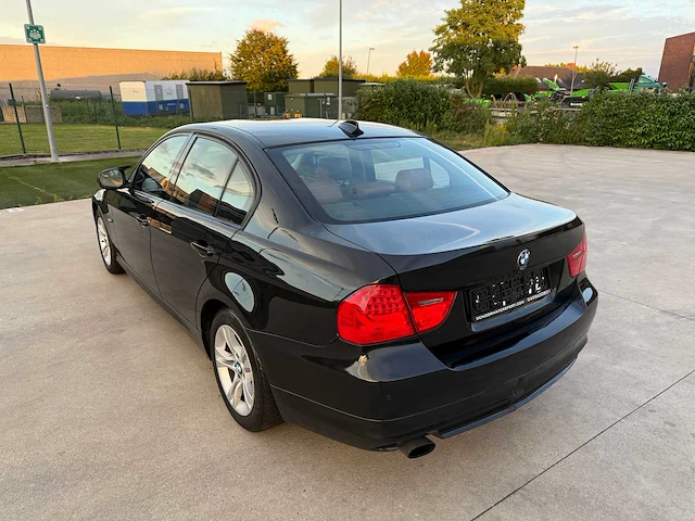 Bmw - 2011 - 318 - personenauto - afbeelding 9 van  31