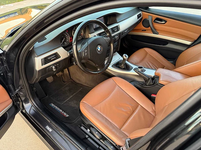 Bmw - 2011 - 318 - personenauto - afbeelding 13 van  31