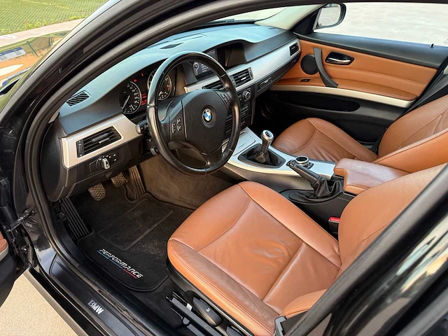 Bmw - 2011 - 318 - personenauto - afbeelding 18 van  31