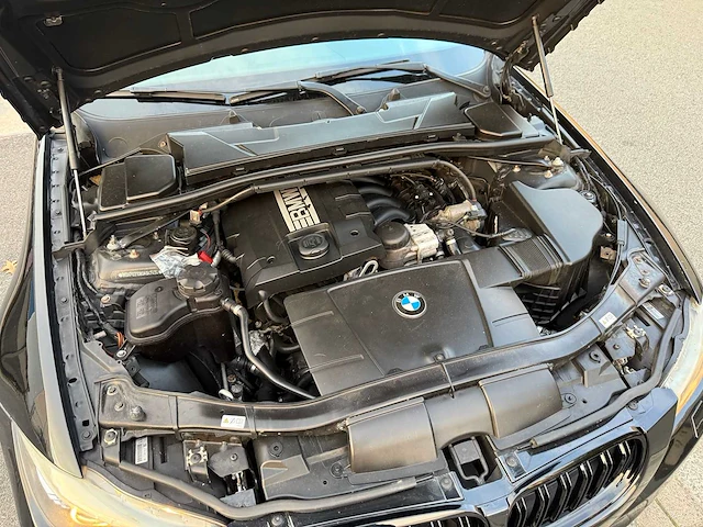 Bmw - 2011 - 318 - personenauto - afbeelding 25 van  31