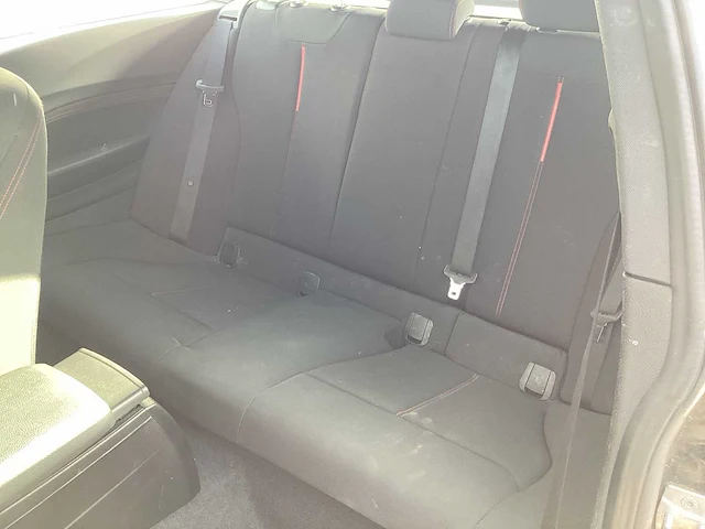 Bmw - 2014 - 116d - personenauto - afbeelding 2 van  16