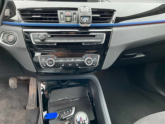 Bmw - 2017 - x1 - sdrive 18i - personenauto - afbeelding 29 van  60