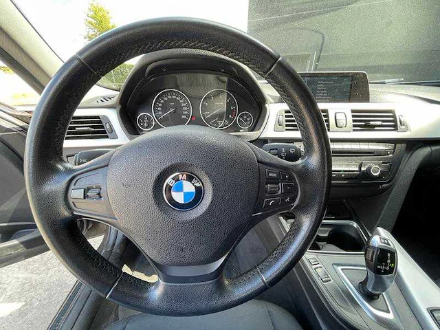 Bmw - 3 - 318d - auto - 2012 - afbeelding 17 van  36