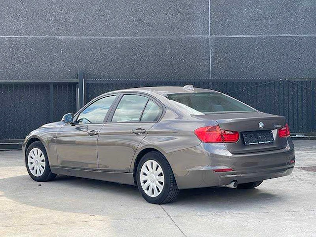Bmw - 3 - 318d - auto - 2012 - afbeelding 12 van  36