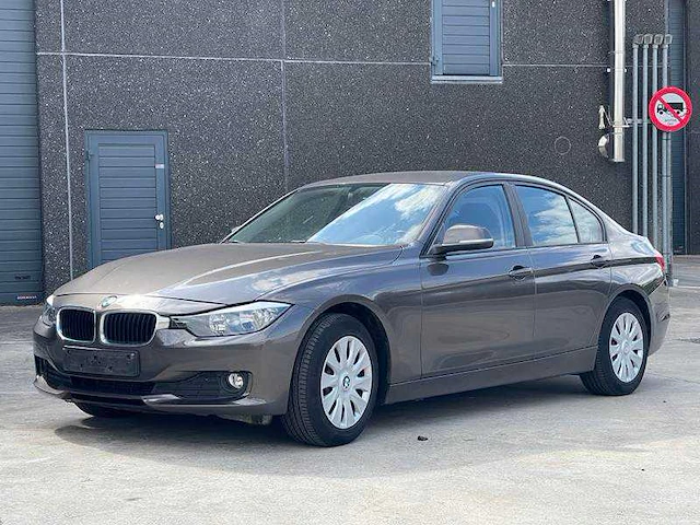 Bmw - 3 - 318d - auto - 2012 - afbeelding 30 van  36