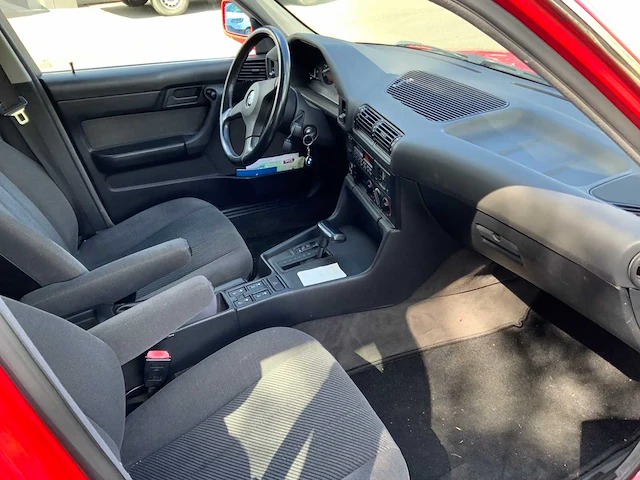 Bmw - 520i touring - 520i touring - oldtimer - afbeelding 18 van  56