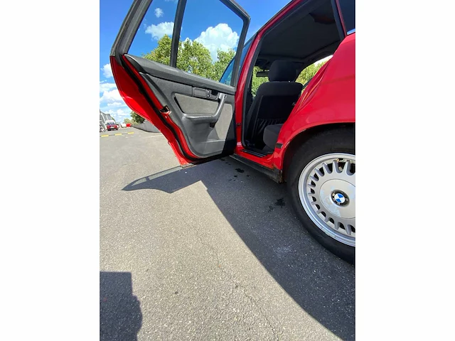 Bmw - 520i touring - 520i touring - oldtimer - afbeelding 30 van  56