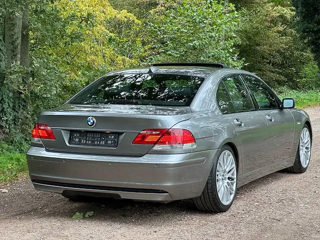 Bmw - 730d - personenauto - afbeelding 8 van  14