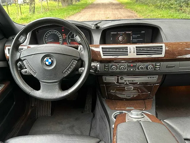 Bmw - 730d - personenauto - afbeelding 12 van  14