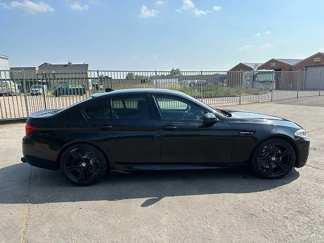 Bmw - m5 - personenauto - afbeelding 45 van  47
