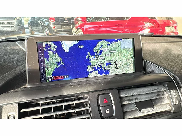 Bmw 116i personenauto - afbeelding 25 van  33